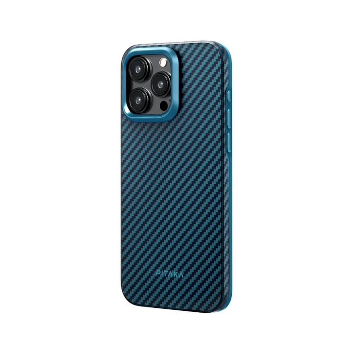Боковой вид чехла MagEZ для iPhone 15 Pro Max, черно-синее 1500D арамидное волокно, бренд Smartworld.