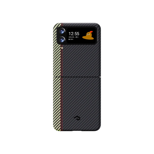 Чехол Smartworld Pitaka из карбона для Samsung Galaxy Z Flip4, вид сзади, черный с зелеными и красными полосами.