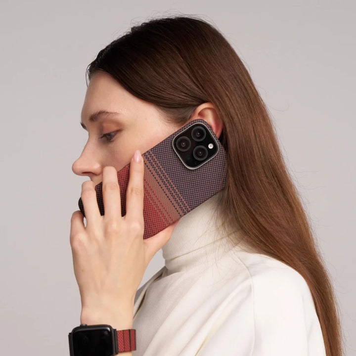 чехол-pitaka-iphone-16-pro-слои-красно-коричневый-легкий

