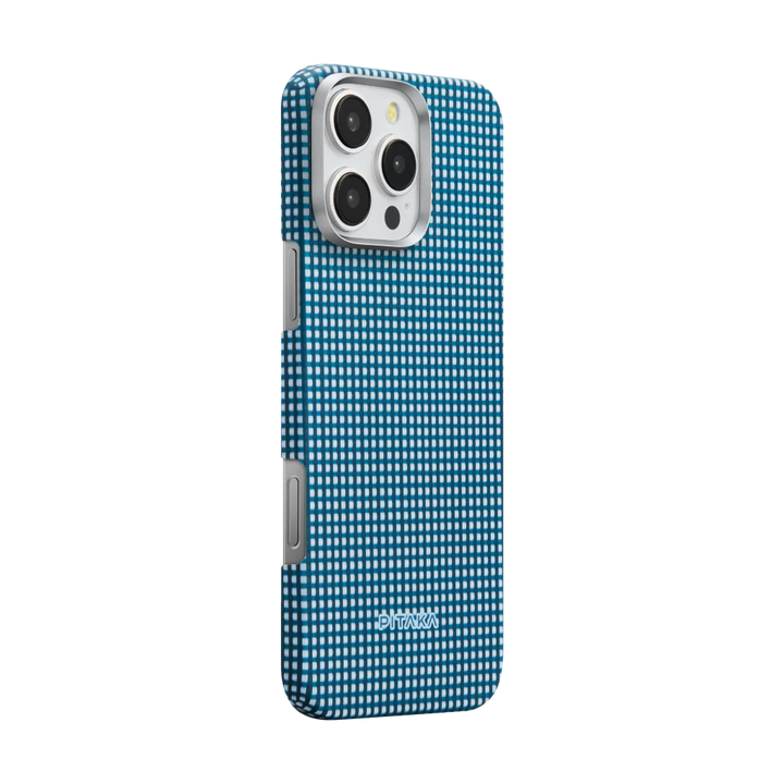Синий чехол Pitaka для iPhone 16 Pro Max из арамидового волокна с узором в виде мелкой сетки.
