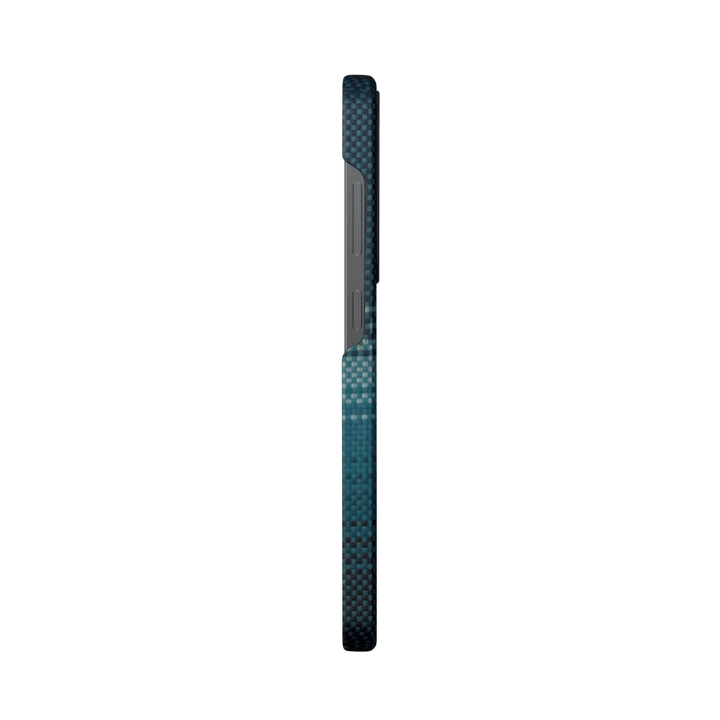 Профильный вид чехла для Galaxy S24 от Smartworld с синим текстурированным узором, демонстрирующий тонкий дизайн и боковые кнопки.