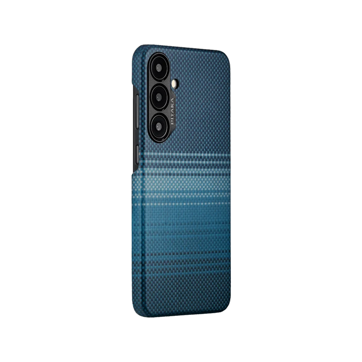 Боковой вид чехла для Galaxy S24 от Smartworld с синим текстурированным узором и защитой для камеры.
