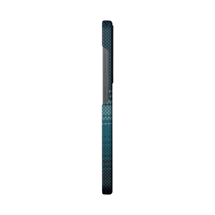 Боковой профиль чехла Smartworld Moonrise для Galaxy S24 Plus, демонстрирующий его элегантный дизайн с синим градиентом и текстурированной отделкой.