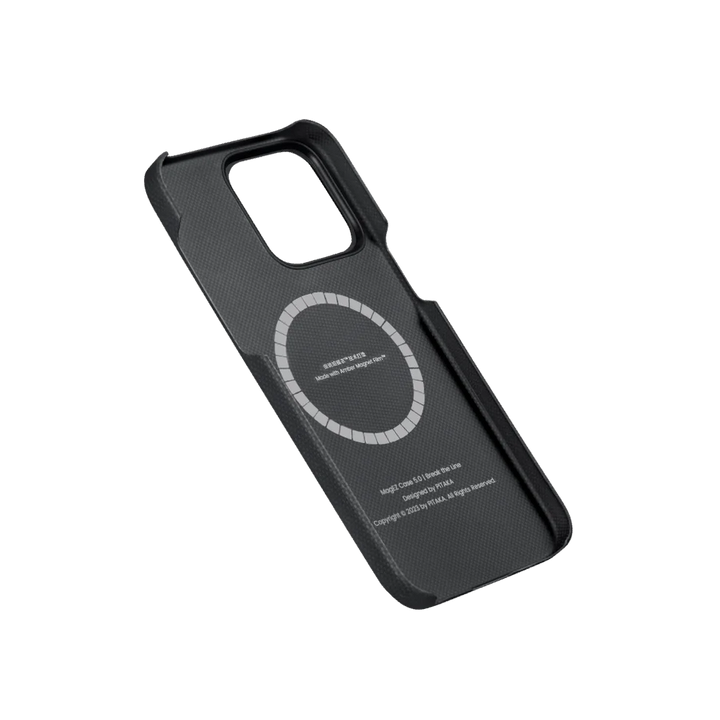 Внутренняя сторона карбонового чехла Smartworld для iPhone 15 Pro Max с поддержкой MagSafe на прозрачном фоне.