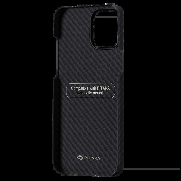 Внутренний вид чехла MagEZ для iPhone 12 Series с поддержкой магнитного крепления PITAKA и углеродным волокном для прочной защиты.