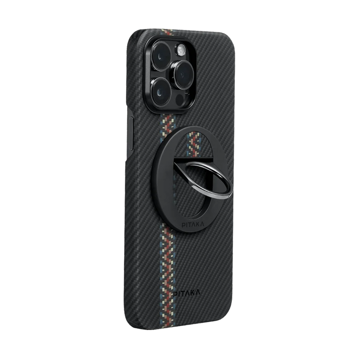 Аксессуар MagEZ Grip 2 от Smartworld с многоцветным карбоновым акцентом, установленный на смартфон, для удобного хвата и использования.