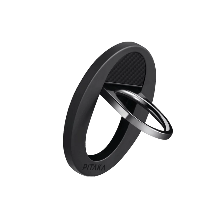 Боковой вид аксессуара MagEZ Grip 2 от Smartworld с карбоновым дизайном и металлическим кольцом для удобного хвата и использования смартфона.