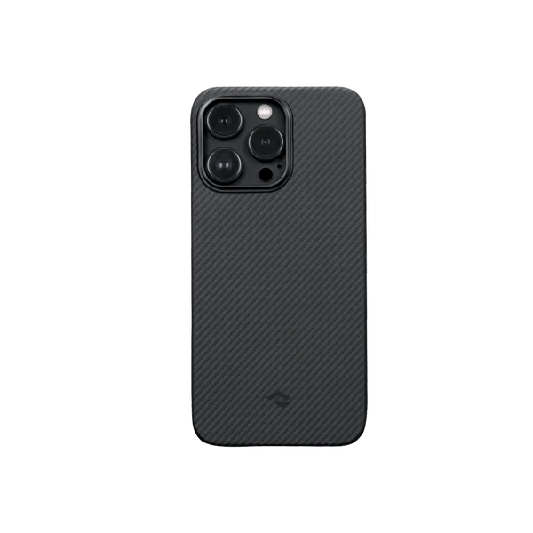 Черный карбоновый чехол SmartWorld Pitaka для iPhone 14 Pro, обеспечивающий премиальную защиту и стильный дизайн.