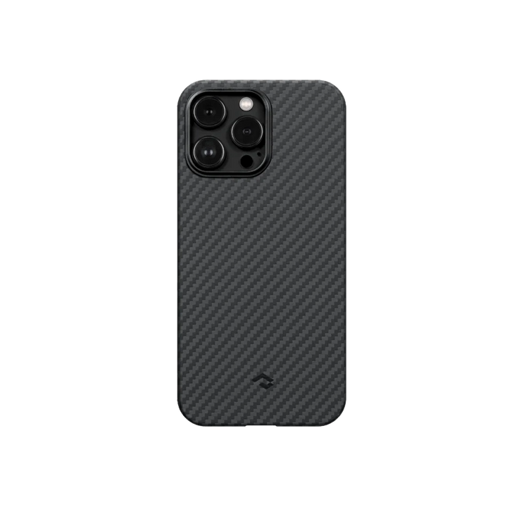 Черный карбоновый чехол SmartWorld Pitaka для iPhone 14 Pro Max, задний вид с акцентом на защите камеры и минималистичном дизайне.