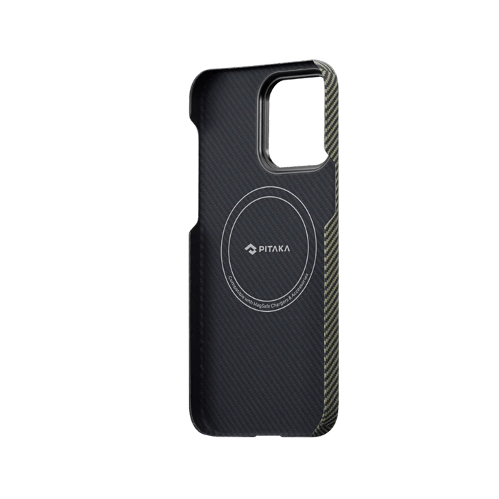 Внутренний вид чехла SmartWorld Pitaka для iPhone 14 Pro Max с карбоновым покрытием и поддержкой MagSafe, выполненный в черном цвете с зелено-желтыми акцентами.