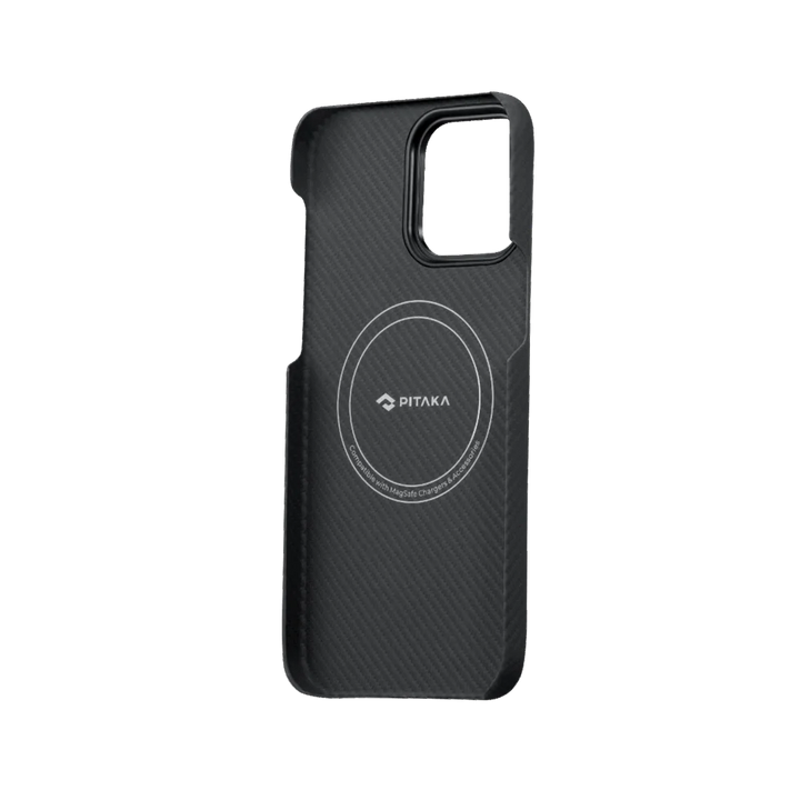 Чехол SmartWorld Pitaka для iPhone 14 Pro Max с MagSafe, вид сзади, выполнен из карбона для стильной защиты.