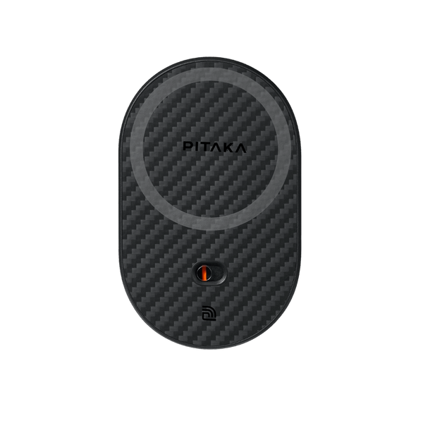 Черный магнитный держатель Pitaka Car Mount Pro 2 с углеродной текстурой, вид спереди.