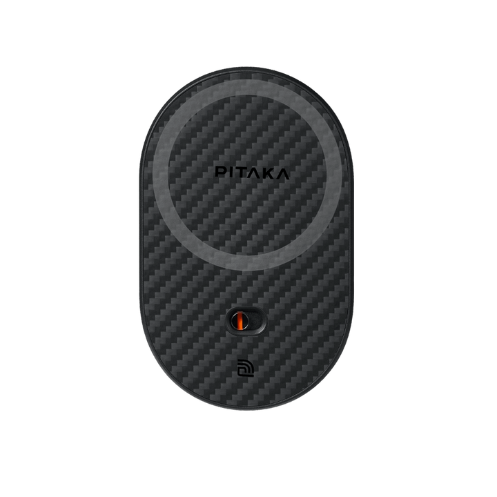 Черный магнитный держатель Pitaka Car Mount Pro 2 с углеродной текстурой, вид спереди.