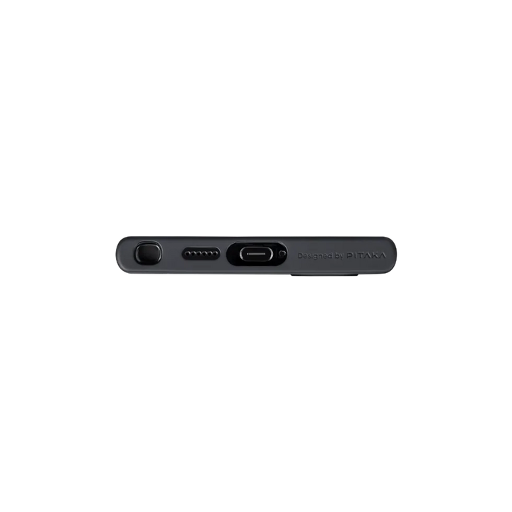 Нижний вид чехла PITAKA PinButton для Samsung Galaxy S24 Ultra, демонстрирующий вырезы для зарядного порта, динамиков и стилуса.