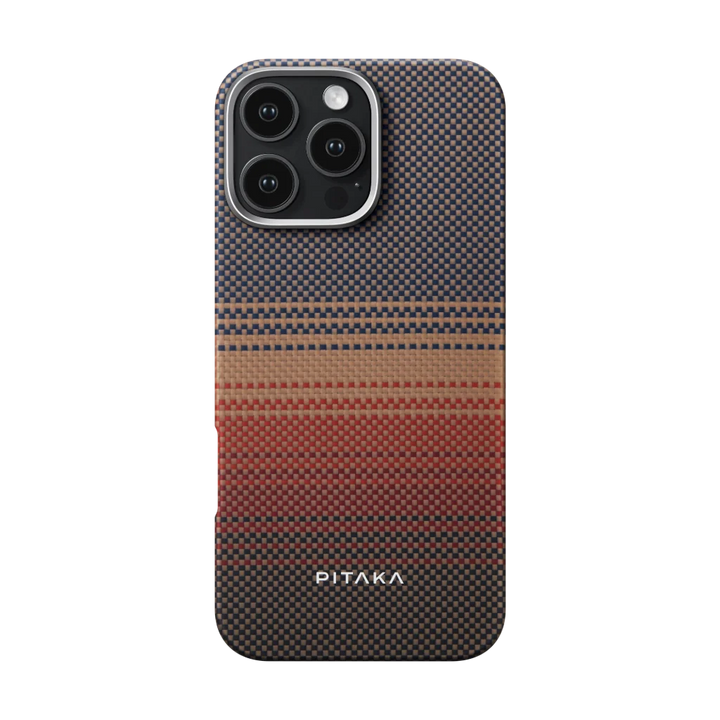 Задняя сторона чехла Pitaka для iPhone 16 Pro Max с красно-коричневым текстурным узором.